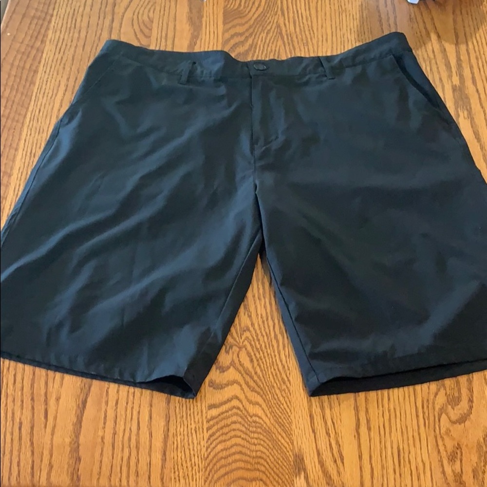 Like New Men’s OP 4-way stretch shorts sz 38